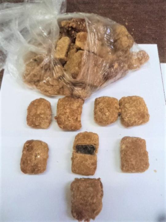 Foto 2 de 2 — Mulher envia maconha em paçocas para o irmão preso em Centro de Detenção Provisória